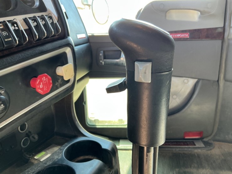 2013-kenworth-t800-image-34