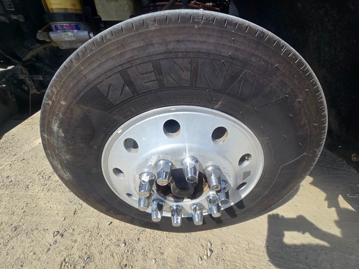 2017-freightliner-122sd-image-90