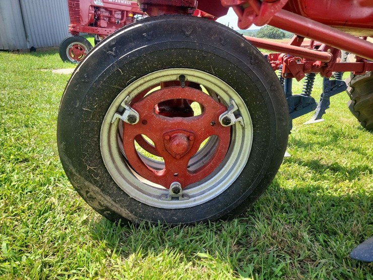 1947-farmall-b-with-mounted-cultivator-image-11