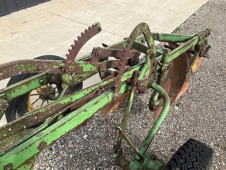 #5308-•-2-bottom-pull-type-moldboard-plow-image-8