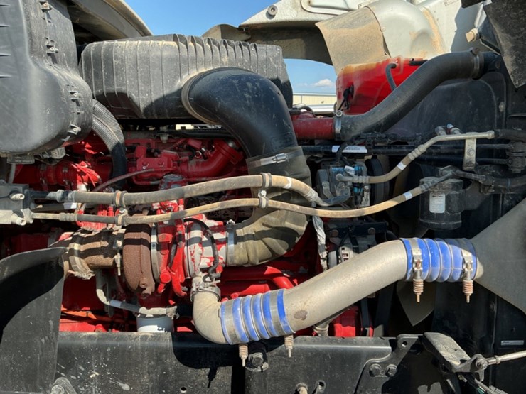2015-freightliner-coronado-122-sd-image-11