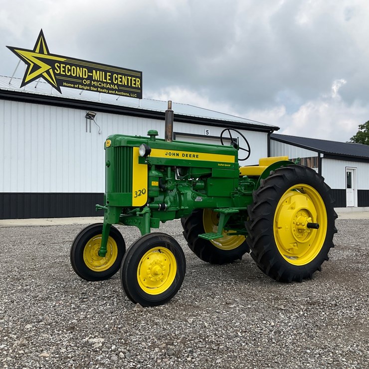 1957 JOHN DEERE 320