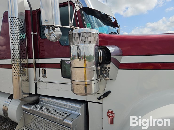 2024-kenworth-w900-image-16