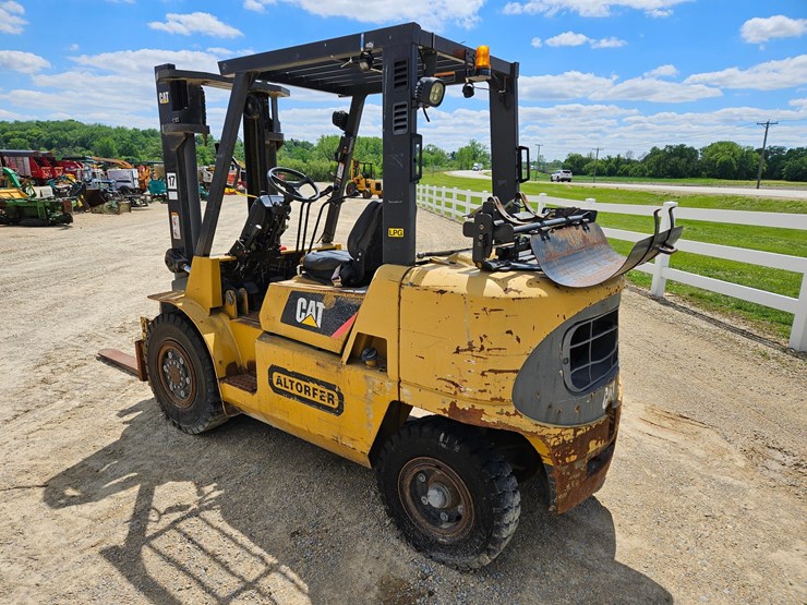 #126-•-cat-gp40k2-single-stage-fork-lift-image-3