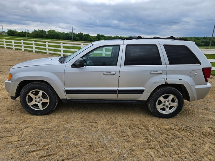 #60-•-2007-jeep-sport-utility-sedan-image-2