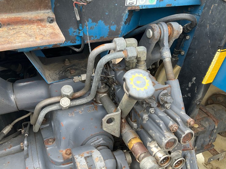 new-holland-ts100-image-31
