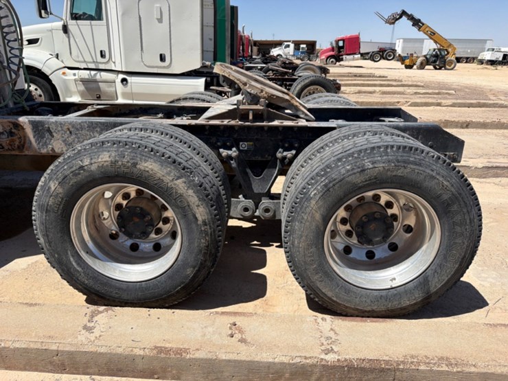 2015-kenworth-t880-image-11