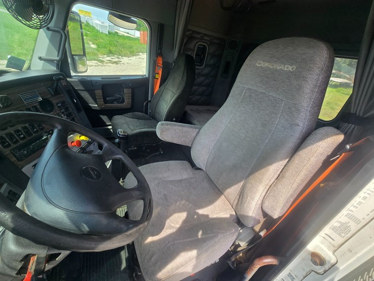 2017-freightliner-122sd-image-46