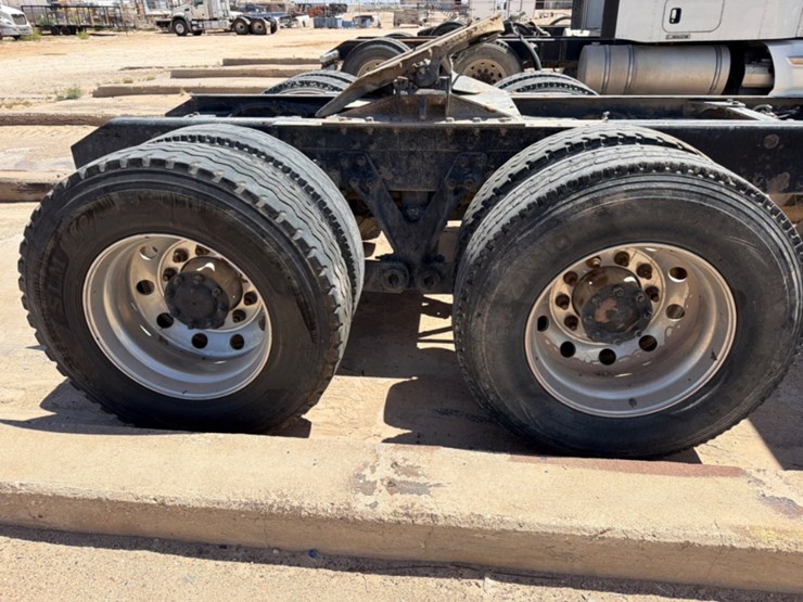 2015-kenworth-t880-image-7