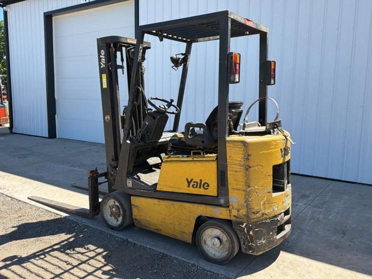 #1355-•-2004-yale-glc040-forklift-image-3