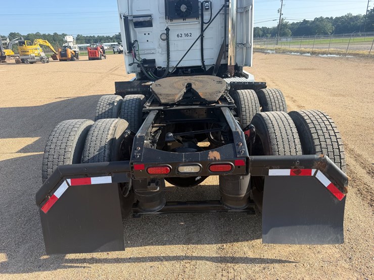 #16234-•-2018-volvo-vnl64t670apu-image-8