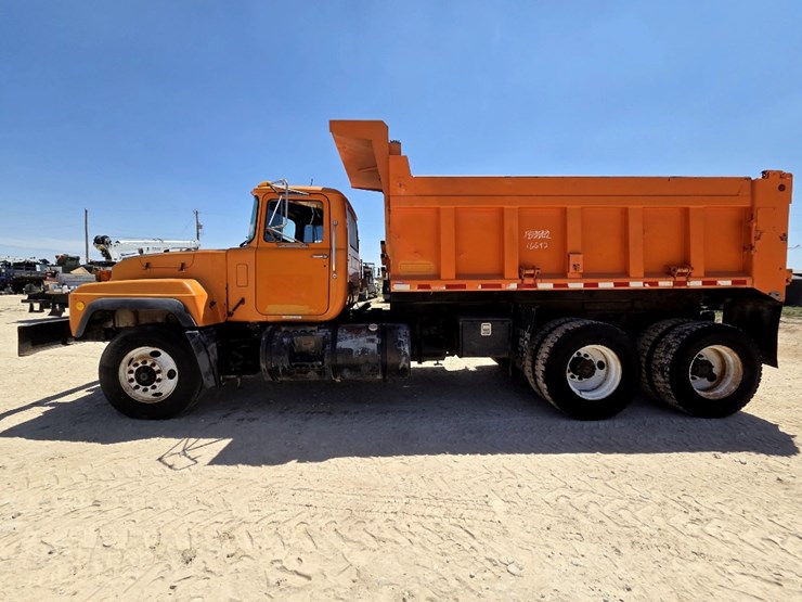 2003-mack-rd688s-image-9