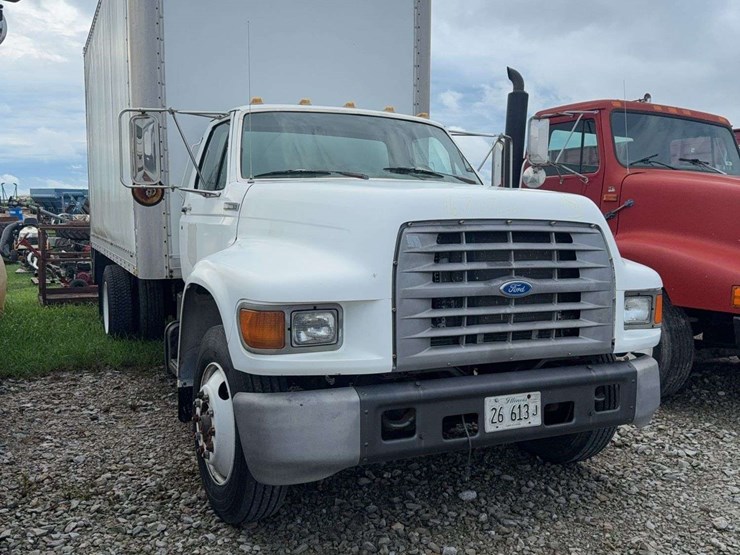 1995-ford-f800-image-2