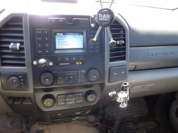 2020-ford-f550-image-32