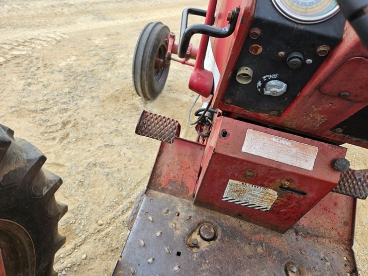 #53-•-interantional-656-farmall-tractor-image-22