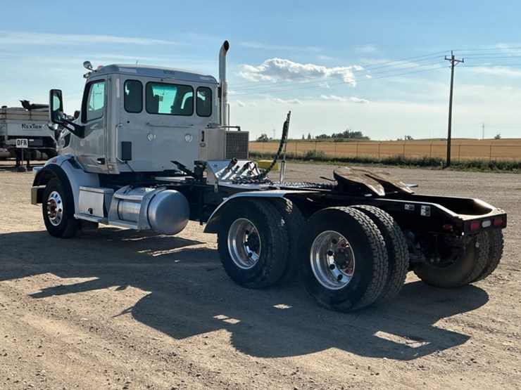 2019-peterbilt-567-image-7