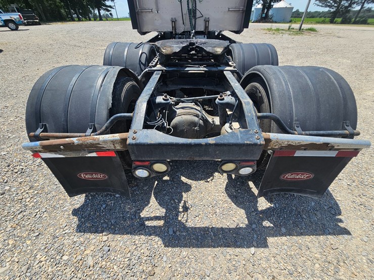 2015-peterbilt-386-image-77