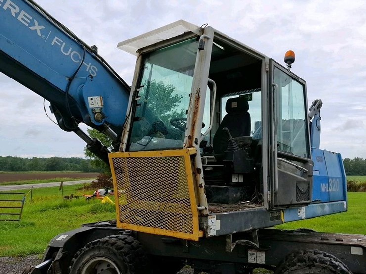 2015-fuchs-mhl320-image-26