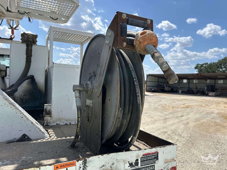 2019-freightliner-m2-106-image-26
