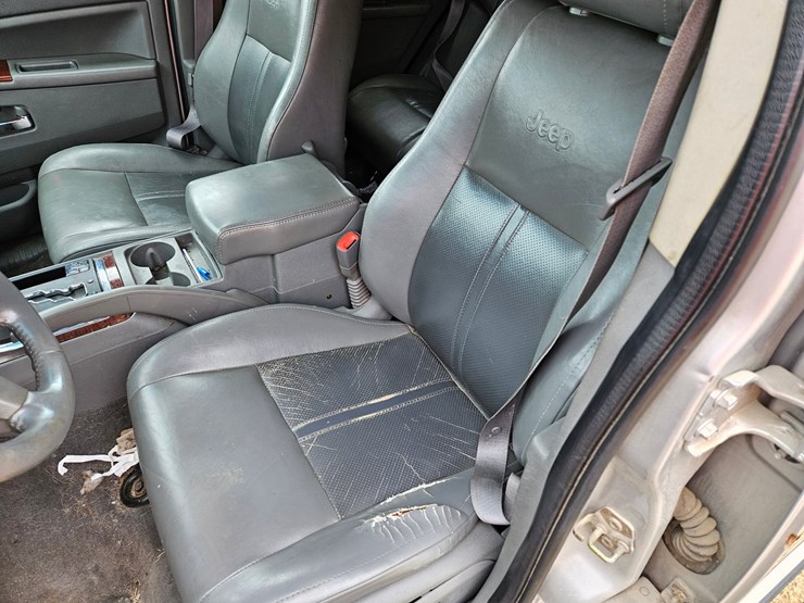 #60-•-2007-jeep-sport-utility-sedan-image-62
