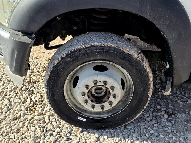 2013-ford-f550-image-10