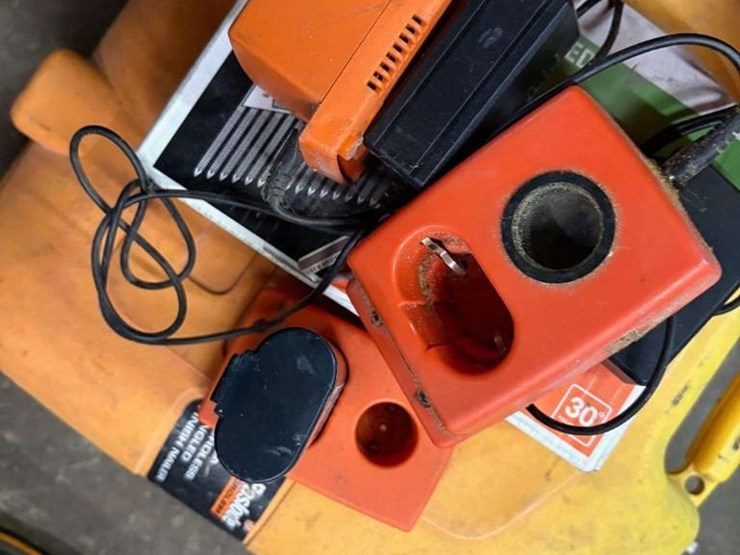 paslode-nailers,-batteries-and-chargers-image-5
