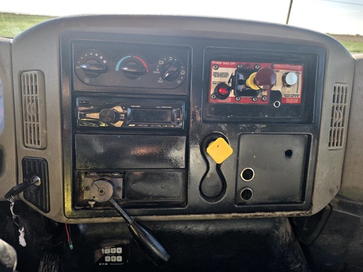 2015-international-durastar-4300-image-10