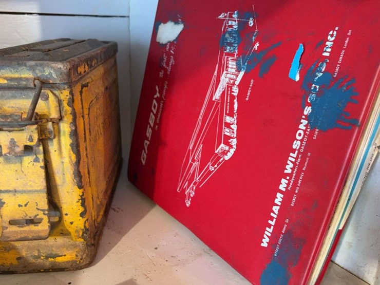contents-of-two-shelves-image-6