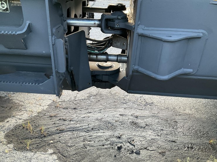 2006-deere-648g-iii-image-39