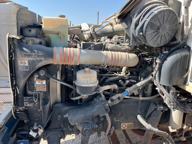 2013-peterbilt-337-image-9