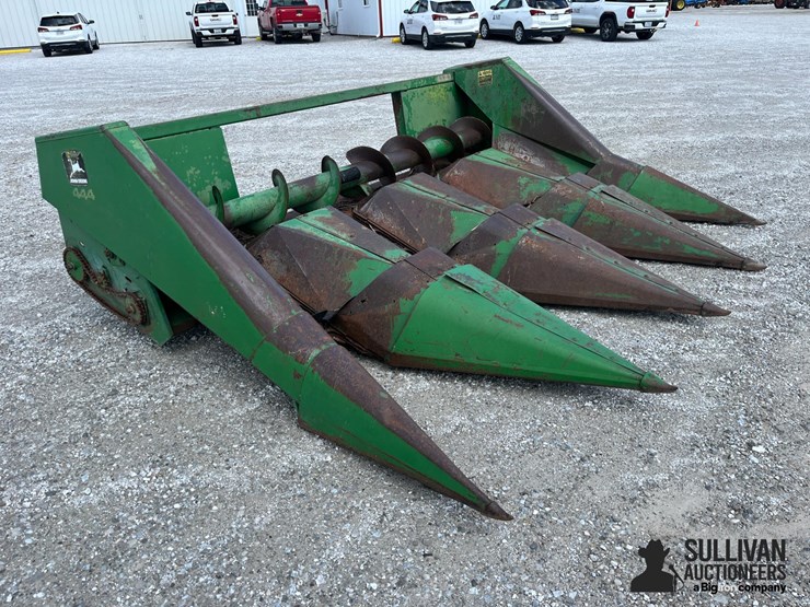 john-deere-444-image-3