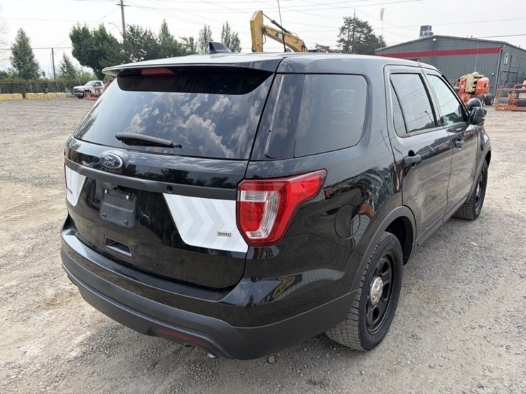 2017-ford-explorer-image-4