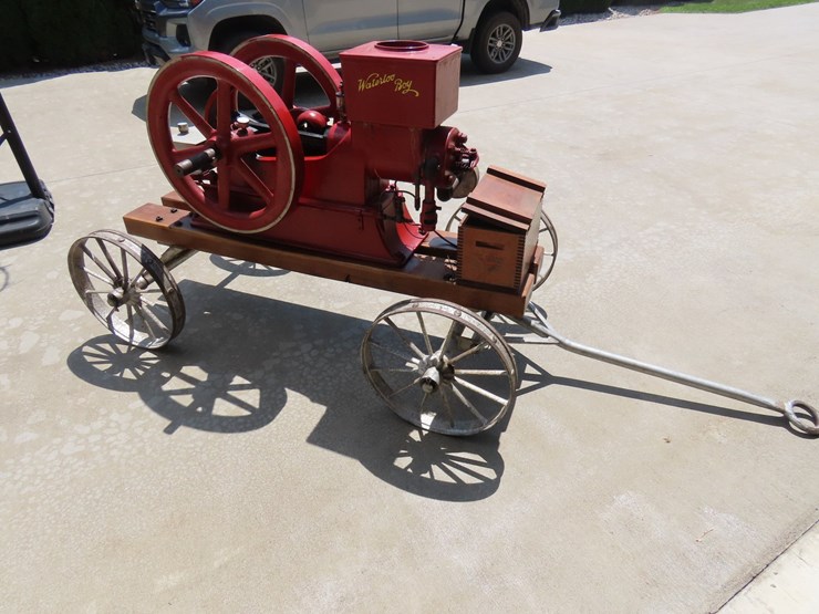 #6031-•-waterloo-boy-hit-and-miss-stationary-engine-on-cart-image-3