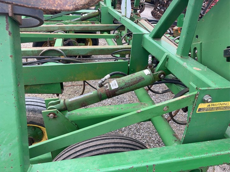2025-john-deere-960-image-11