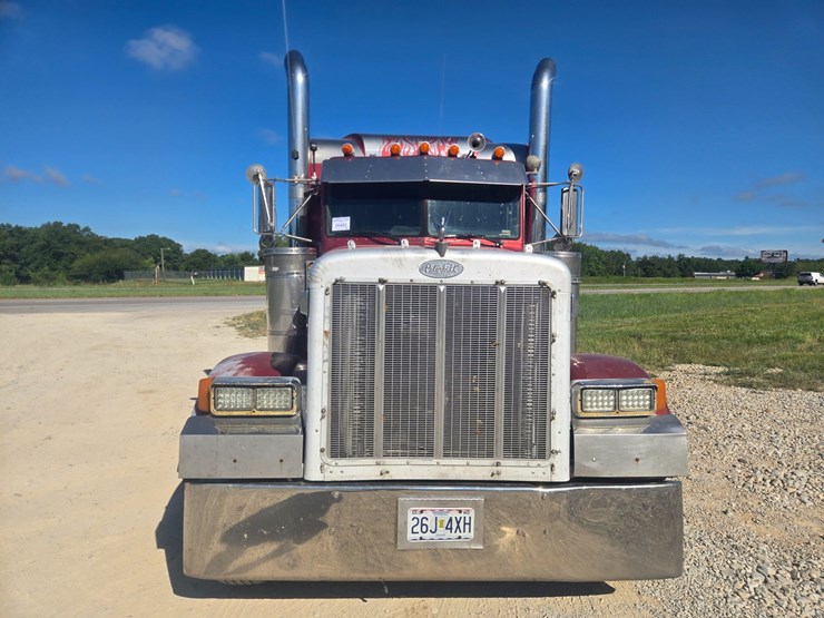 1995-peterbilt-379-image-25