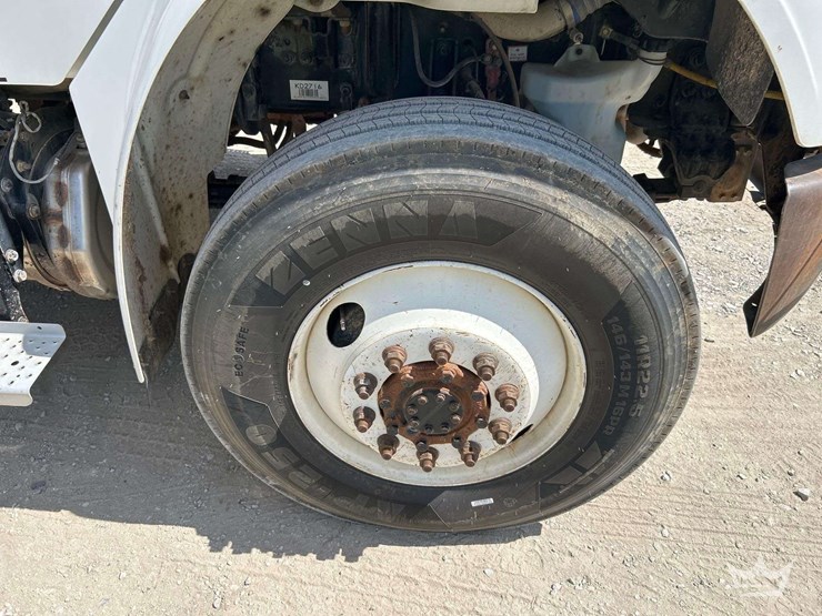 2019-freightliner-m2-106-image-42