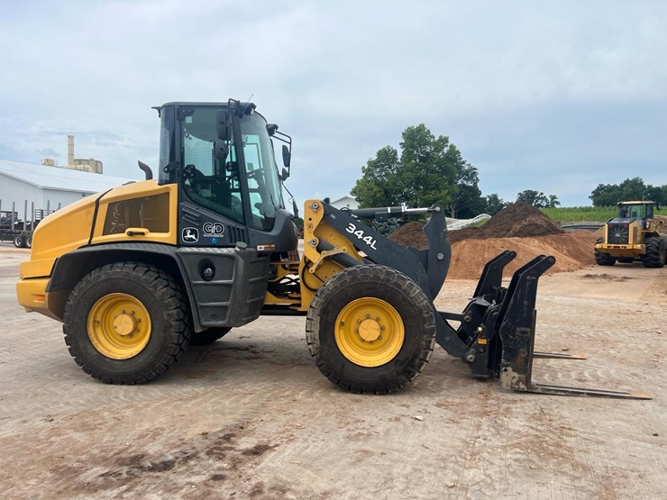 2020-deere-344l-image-73
