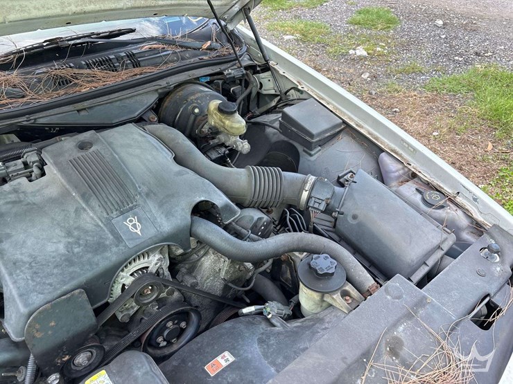 2003-ford-crown-victoria-sedan-image-9