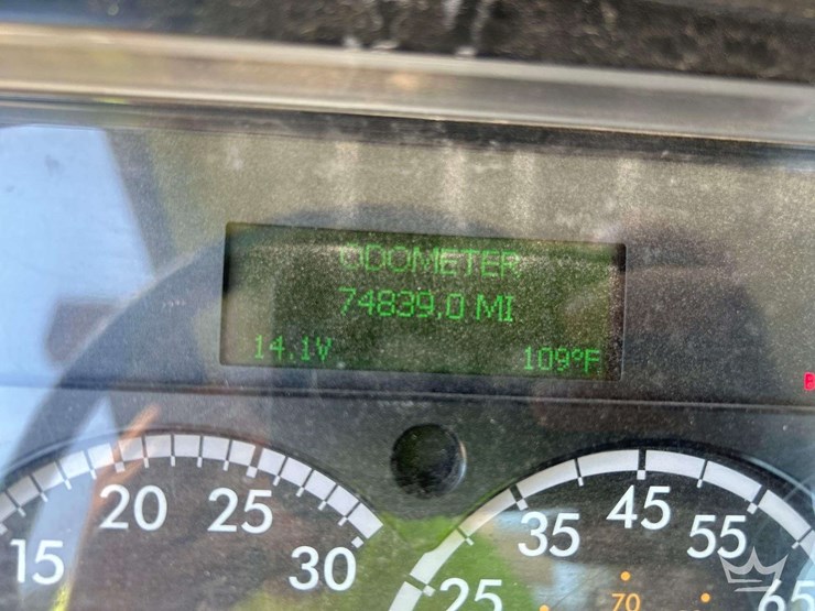 2019-freightliner-m2-106-image-7