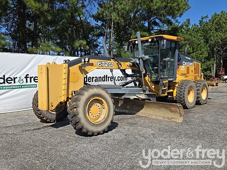 2016-deere-672gp-image-1