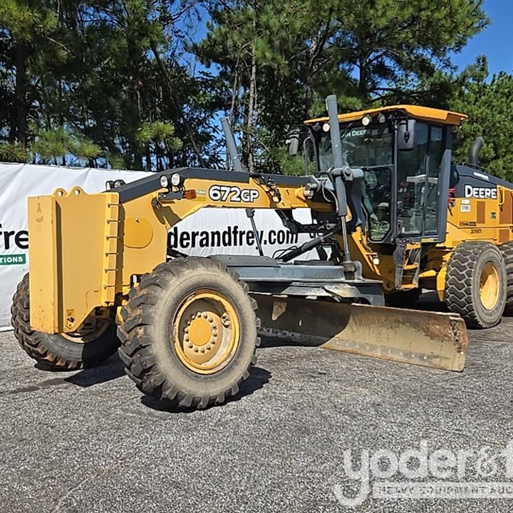 2016 DEERE 672GP