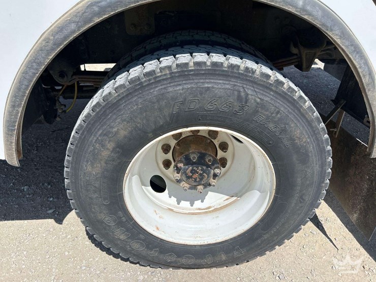 2019-freightliner-m2-106-image-43