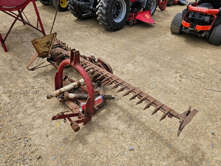 #88-•-international-3pt-sickle-mower-image-1