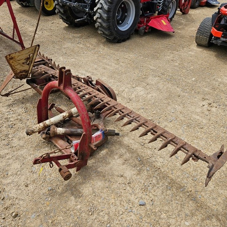 #88 • International 3pt Sickle Mower