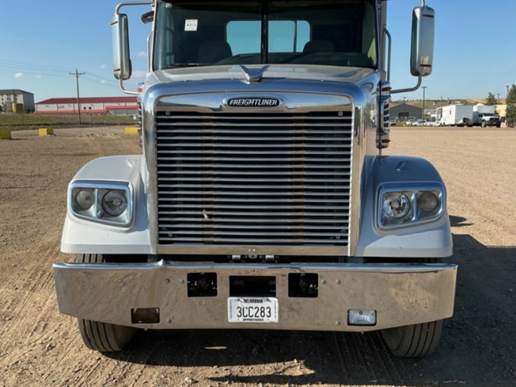 2012-freightliner-coronado-122-sd-image-2
