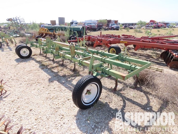 massey-ferguson-8-image-1
