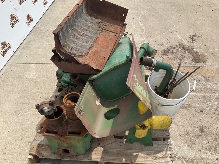#5044-•-pallet-of-agricultural-machinery-parts-image-5