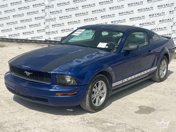 2005-ford-mustang-coupe-image-1