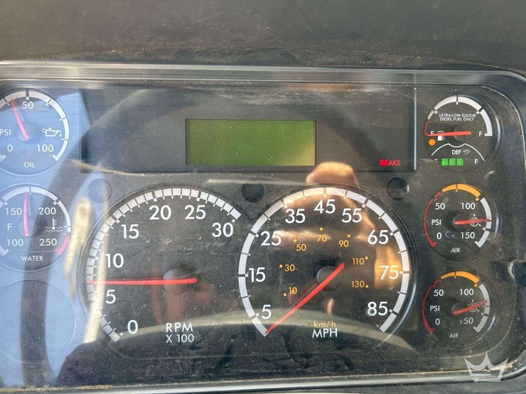 2020-freightliner-m2-106-image-12