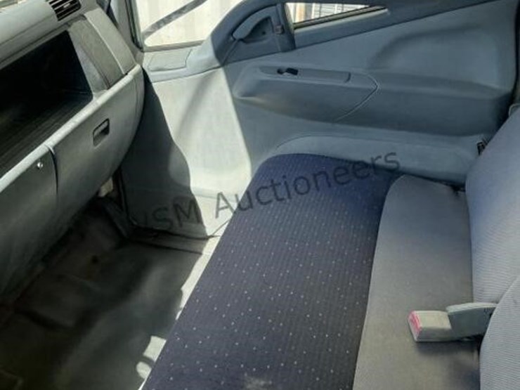 2006-mitsubishi-fuso-fe180-image-22